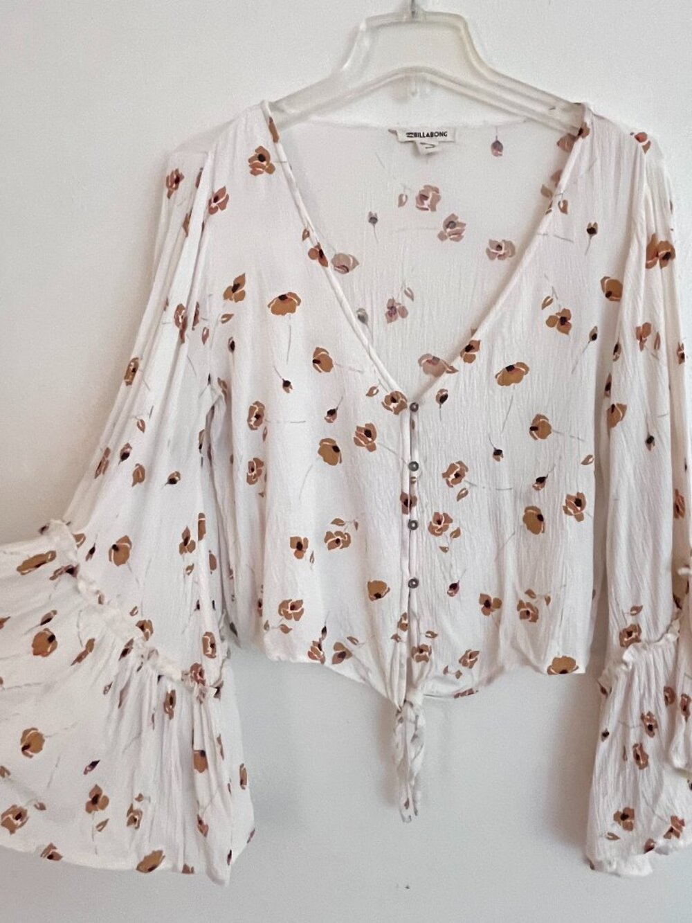 Billabong Women's Floral White Crinkle Bell Sleeve Tie Front Top M Boho Festival